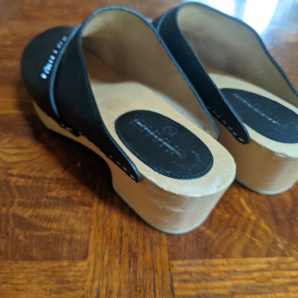 CHANEL BLACK CLOGS - Picture 4 of 6